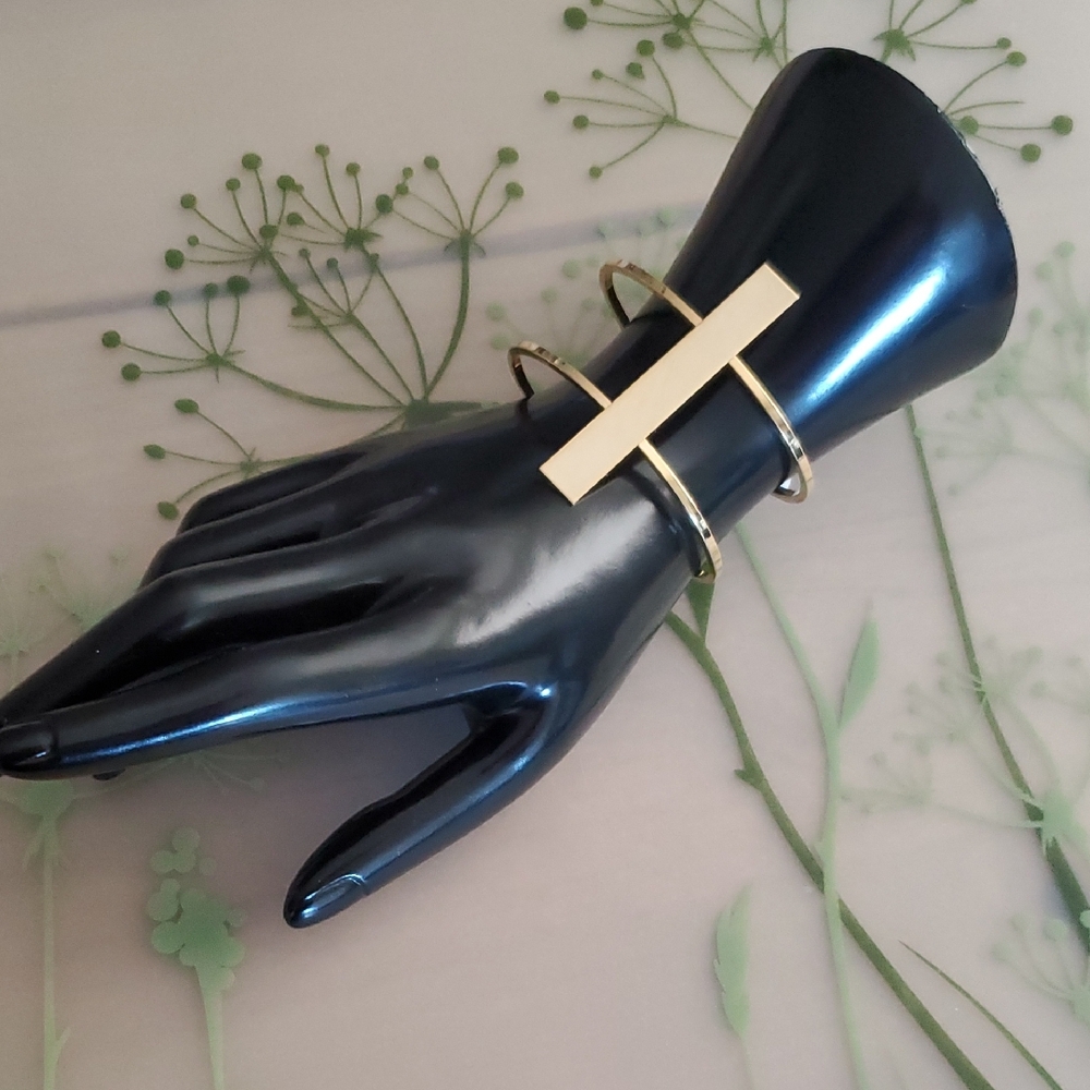 a.v. max NYC NWT Gold Toned Cuff